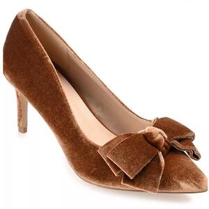NWT Journee Collection Women's Crystol Velvet Pumps